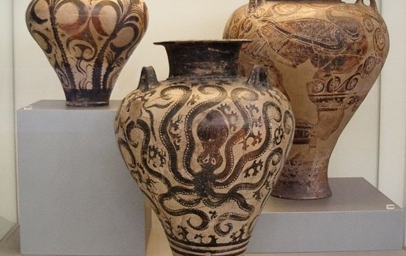 Beautifully decorated ancient cretan vases/Διακοσμημένα αρχαία κρητικά αγγεία